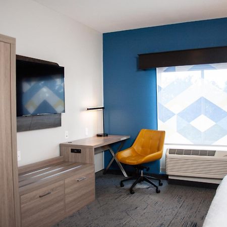 Holiday Inn Express & Suites Overland Park By Ihg Экстерьер фото