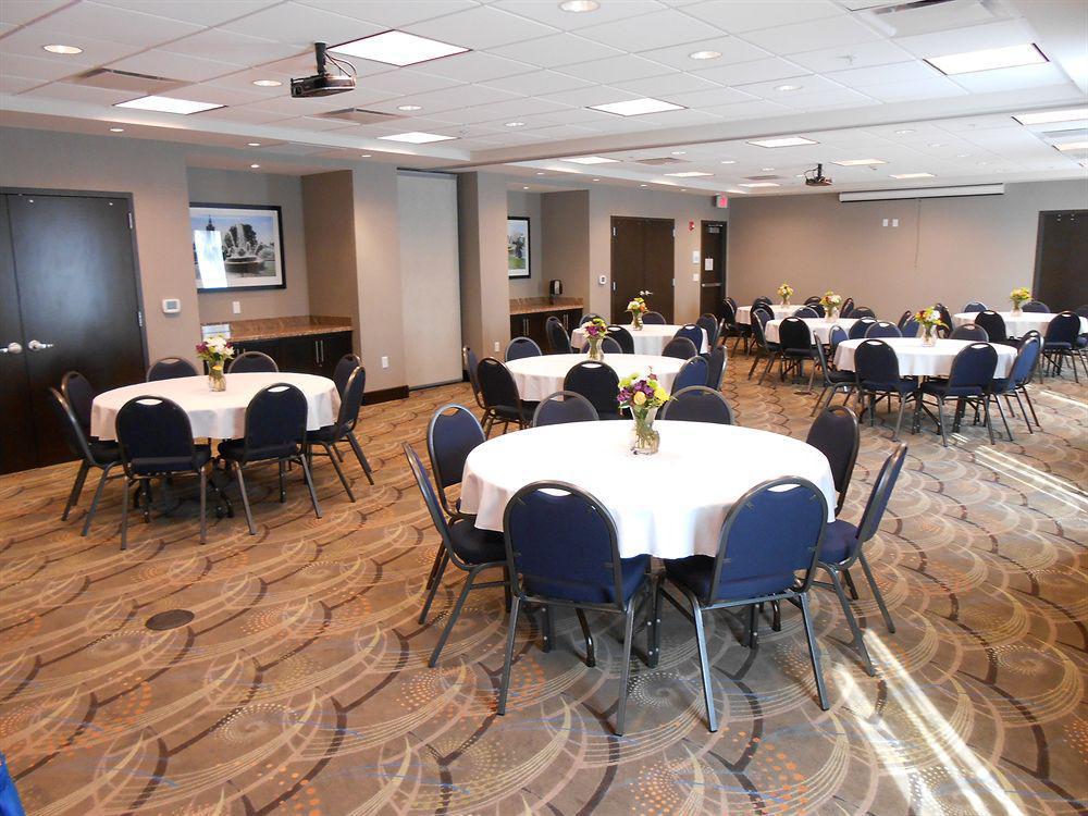 Holiday Inn Express & Suites Overland Park By Ihg Экстерьер фото