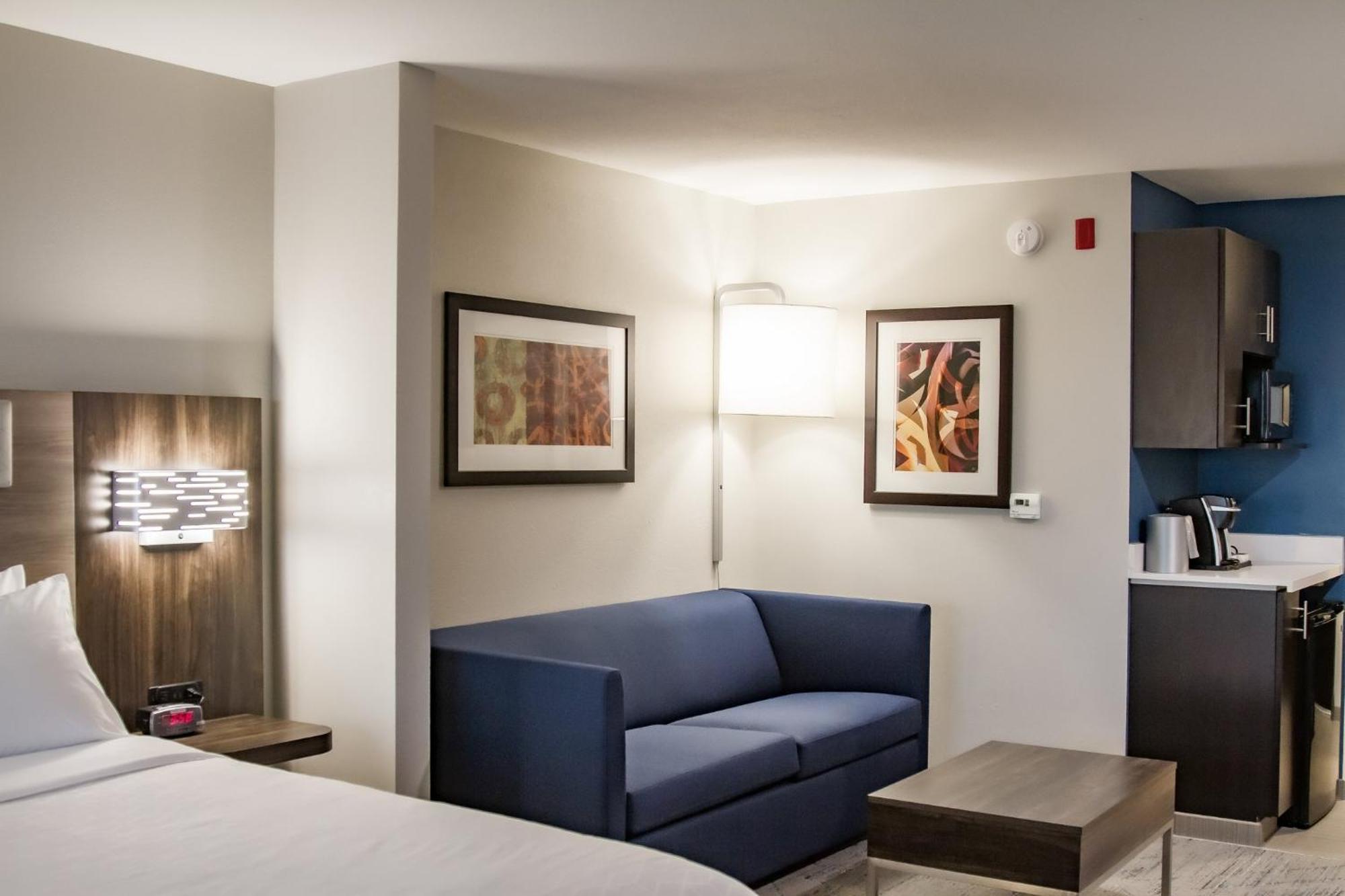 Holiday Inn Express & Suites Overland Park By Ihg Экстерьер фото