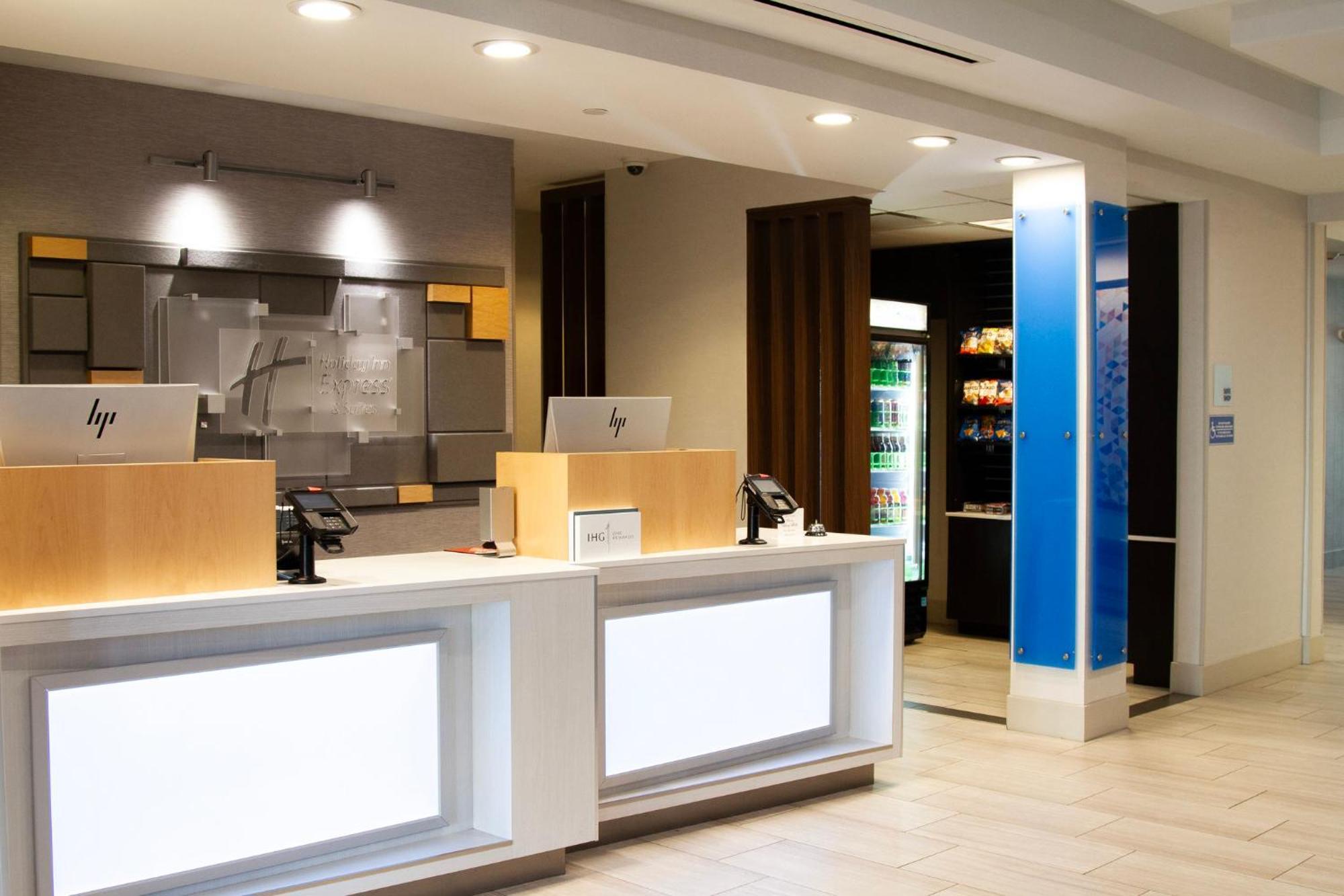 Holiday Inn Express & Suites Overland Park By Ihg Экстерьер фото