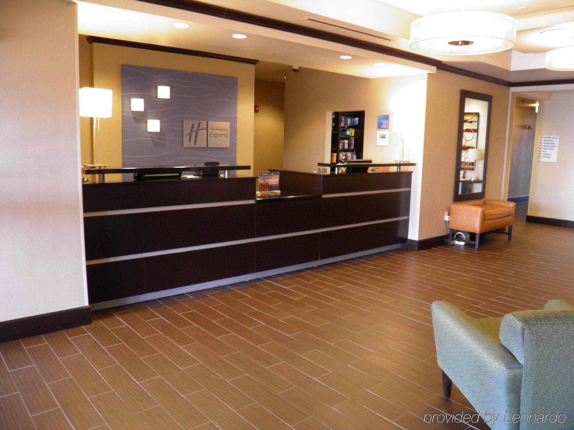 Holiday Inn Express & Suites Overland Park By Ihg Экстерьер фото