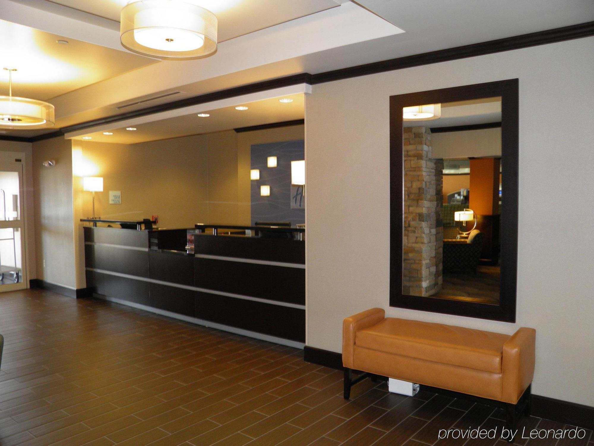 Holiday Inn Express & Suites Overland Park, An Ihg Hotel Экстерьер фото