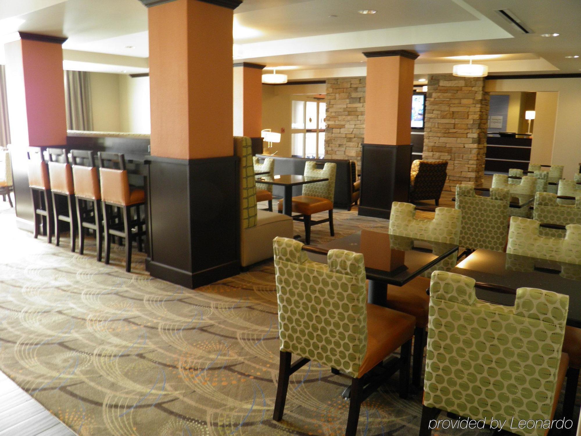 Holiday Inn Express & Suites Overland Park By Ihg Экстерьер фото