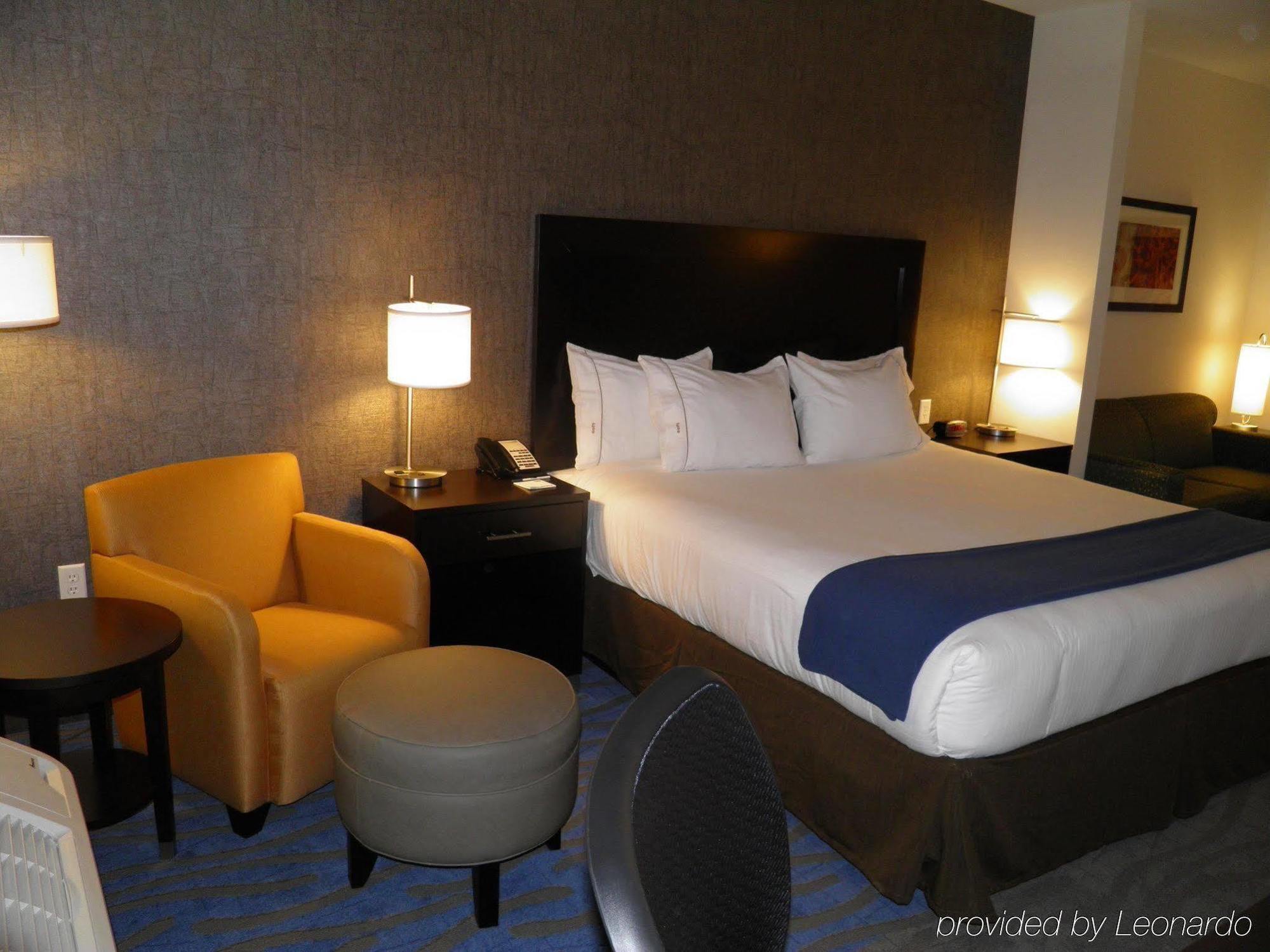 Holiday Inn Express & Suites Overland Park By Ihg Экстерьер фото