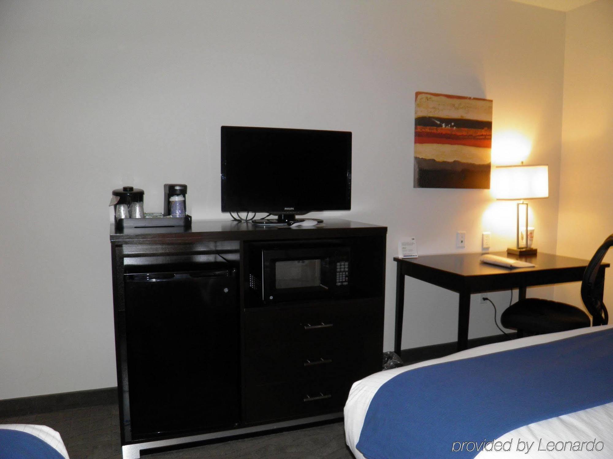 Holiday Inn Express & Suites Overland Park By Ihg Экстерьер фото