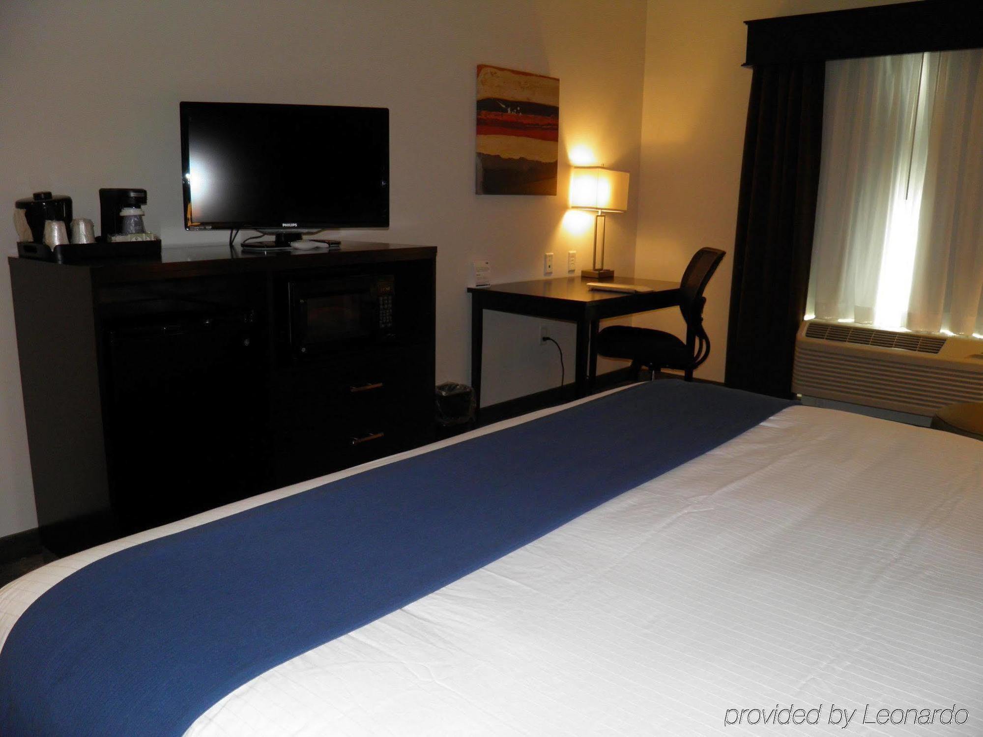 Holiday Inn Express & Suites Overland Park By Ihg Экстерьер фото
