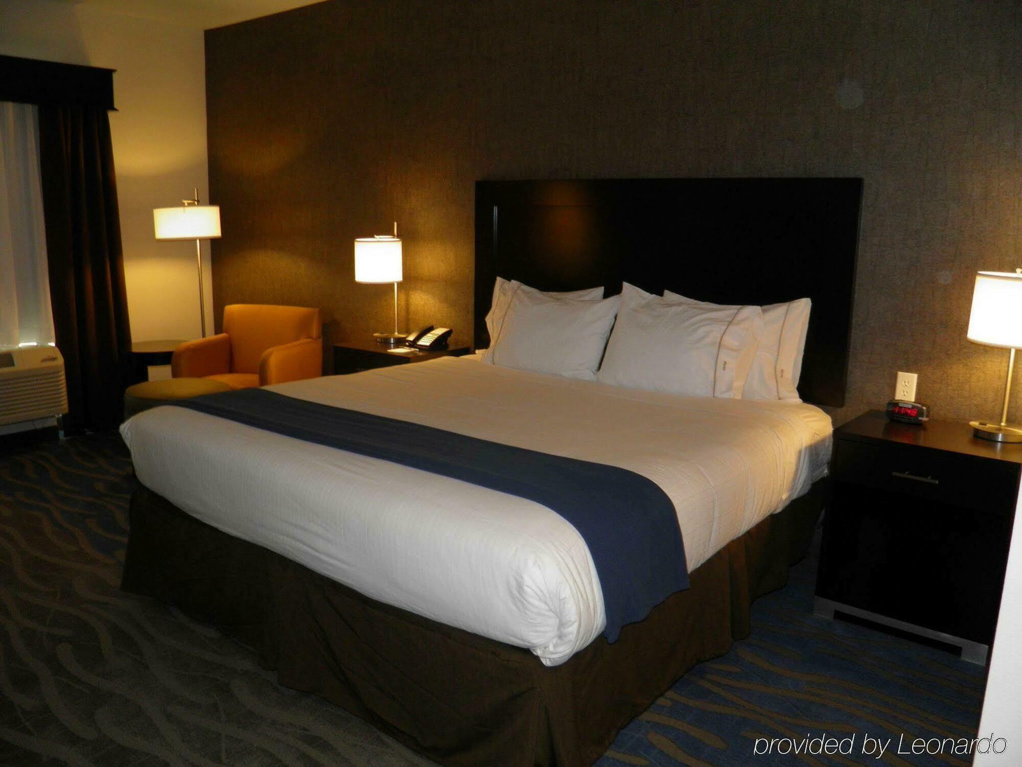 Holiday Inn Express & Suites Overland Park By Ihg Экстерьер фото