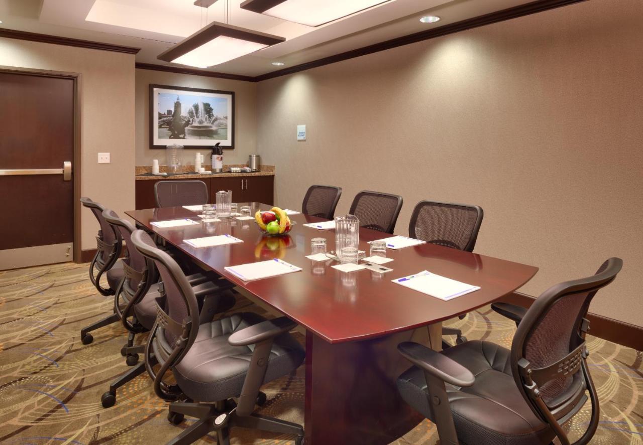 Holiday Inn Express & Suites Overland Park By Ihg Экстерьер фото
