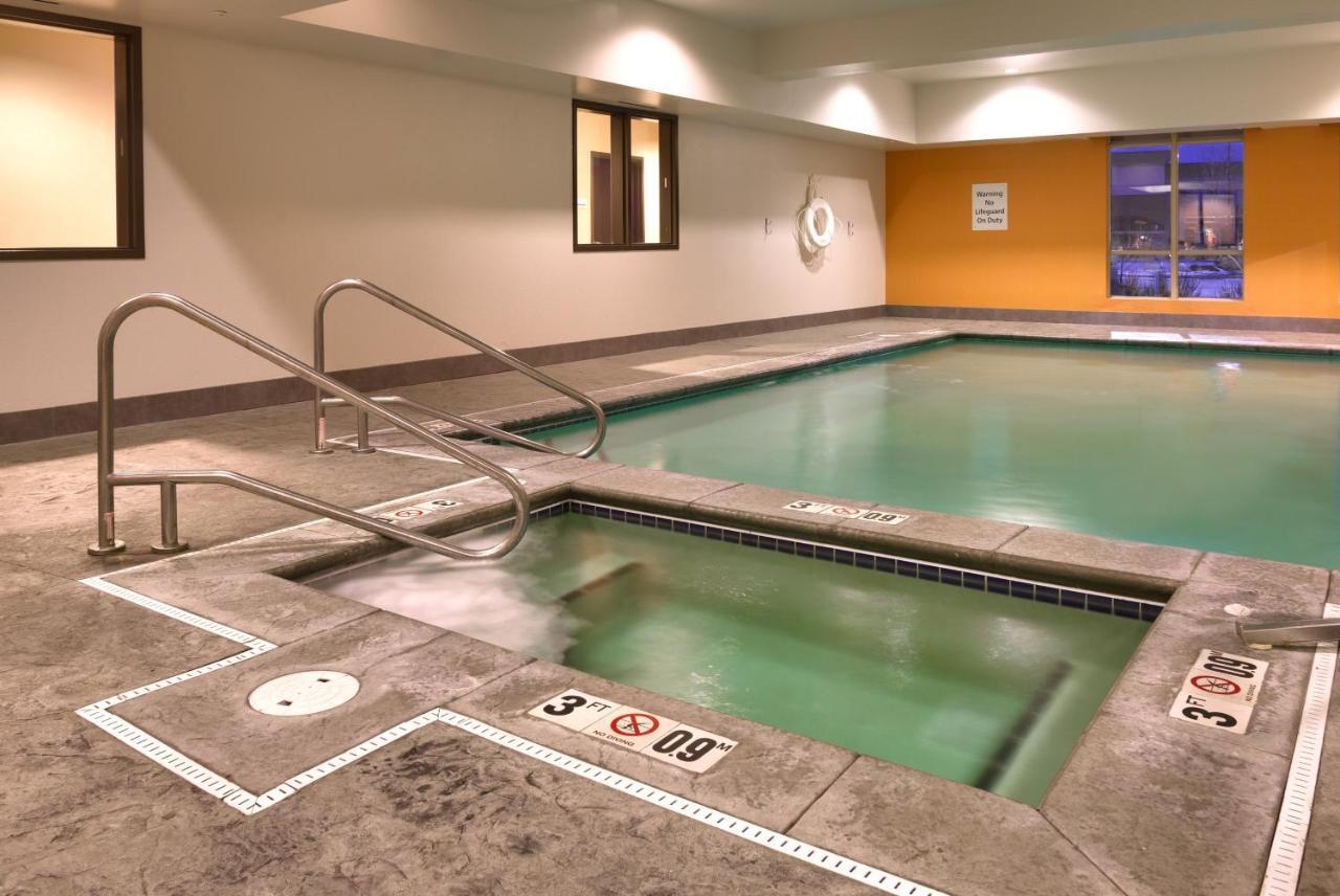 Holiday Inn Express & Suites Overland Park By Ihg Экстерьер фото
