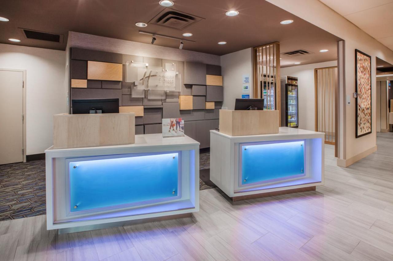 Holiday Inn Express & Suites Overland Park By Ihg Экстерьер фото