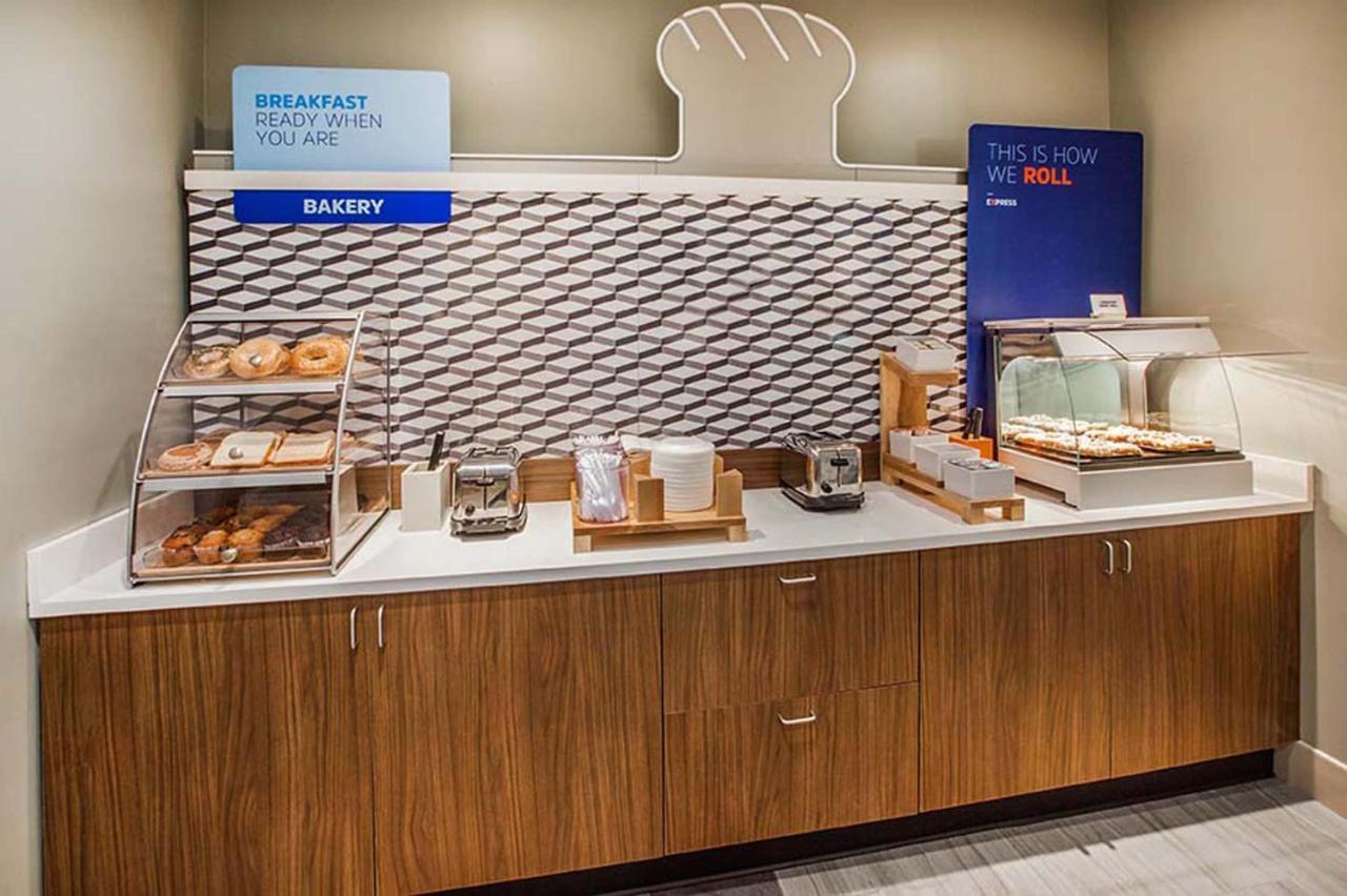 Holiday Inn Express & Suites Overland Park By Ihg Экстерьер фото